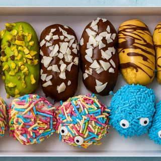 Pachetul Dulce Surpriză – 6 Minieclere & 5 Minidonuts