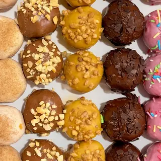 1 Pepsi 330 ml din partea noastra la 1 Pachet de 24 Minidonuts