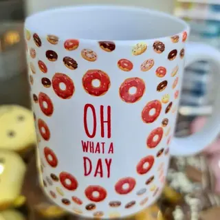 Pachet Cadou: 3 Donuts + Cană Hello Donuts + GRATIS 2 Pepsi 330 ml