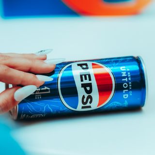 Hello Celebration Pack ( 24 minidonuts, 3 donuts si 2 Pepsi 330 ml Gratis)