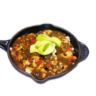 Tigaie cu somon în sos picant