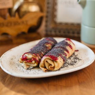 SECRETUL KATHARINEI - clătite cu cremă de vanilie și mac 