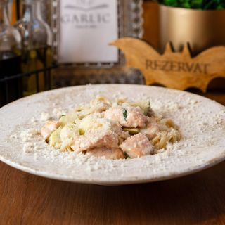 LINGUINE CU SOMON & DOVLECEL 