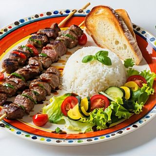 Kebab vita-oaie cu garniture de orez mediteranean