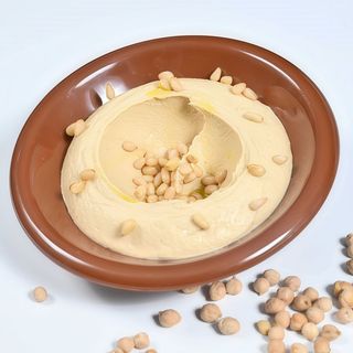 Humus cu muguri de pin