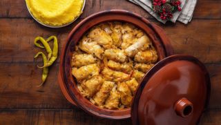 Sarmalute cu mamaliguta si costita afumata