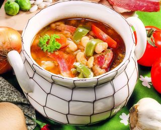 Ciorba de fasole cu ciolan