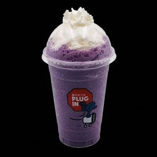 Ube Coconut Frappe NOU in meniu