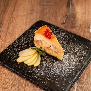 Tort de mere cu cremă de zahăr ars