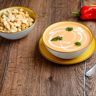 Nou - Supă cremă de ardei copți