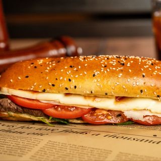 Sandwich cu vită în unt și rucola