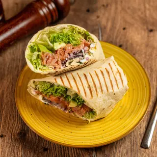 Wrap cu somon afumat și cremă de brânză