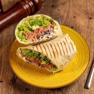 Wrap cu somon afumat și cremă de brânză