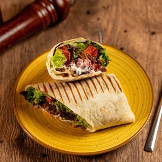 Wrap cu piept de rață afumat și smochine