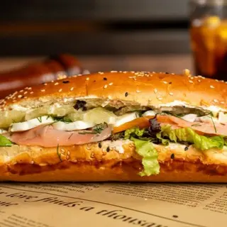 Sandwich cu somon și cremă de brânză