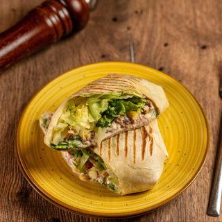 Wrap cu ton și sos caesar