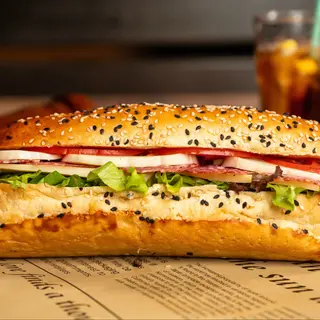 Sandwich cu salam și mozzarella