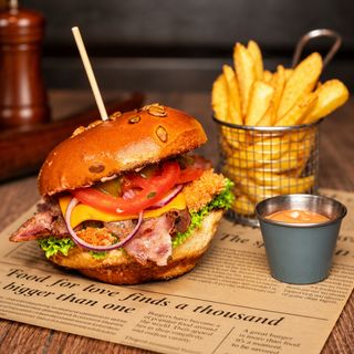Burger cu pui crocant si cartofi