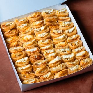 Mini pateuri cu brânză