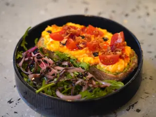 OMLETĂ CU AVOCADO