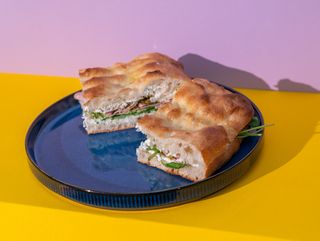 FOCACCIA CU MORTADELLA & FISTIC