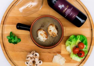 Supa crema de ceapa gratinata cu mozzarella