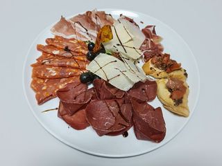 Platou mezeluri asortate