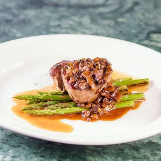 Beef Tenederloin with Asparagus and Brown Sauce with Mushrooms