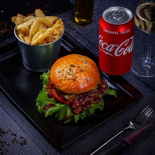 Gourmet Burger Combo ( Coca Cola Gratis )