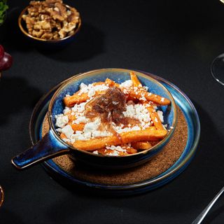 Cartofi dulci cu branza feta si ceapa caramelizata