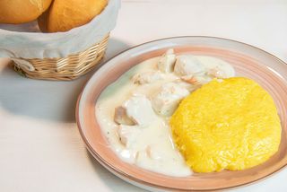 Ciulama pui cu ciuperci mamaliguta