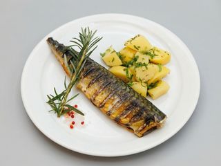 Macrou cu cartofi natur