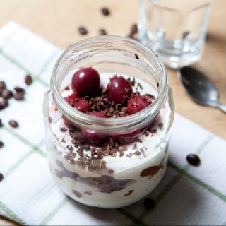 Tiramisu cu ciocolată şi vişine 