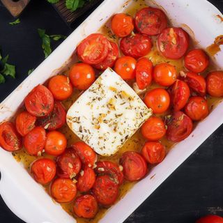 Branza feta la cuptor cu rosii cherry