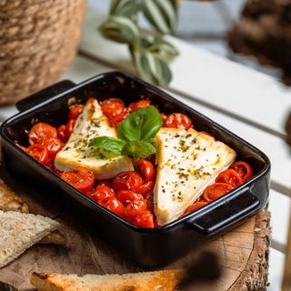 Branza feta la cuptor cu rosii cherry