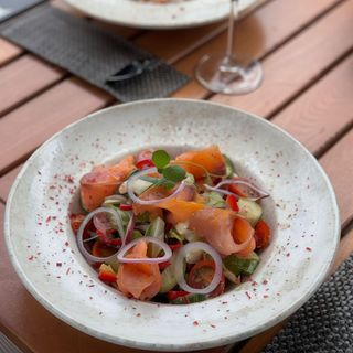 Salata cu somon fume