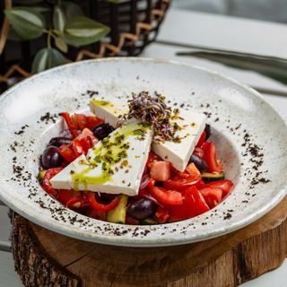 Salata greceasca cu branza feta