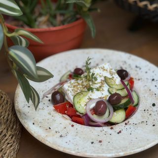 Salata greceasca cu branza feta