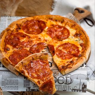 Pizza Quattro Formaggi cu Chorizo