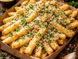 Cartofi dippers cu usturoi si parmezan