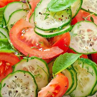 Salata de rosii si castraveti