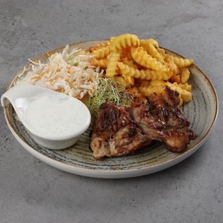 Pulpă de pui dezosată cu cartofi prăjiți