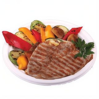 Ceafă de porc cu legume la grătar