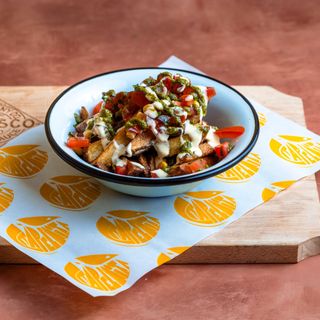 Supreme fries (veggie)-cartofi cu tabouleh si 2 sosuri