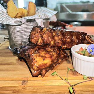 Coasta de porc confiata cu sos dulce-picant