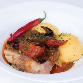 Saramură de crap cu mămăligă şi ardei iute /300gr/200gr