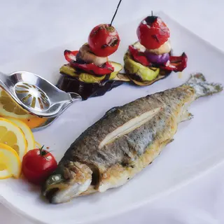 Păstrăv la grătar, mamaliga,mujdei/3-400gr/200gr