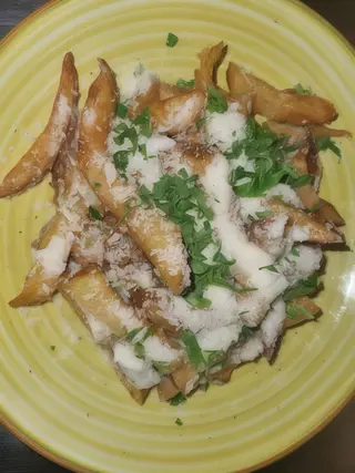 Cartofii casei cu parmezan,usturoi si patrunjel/200gr