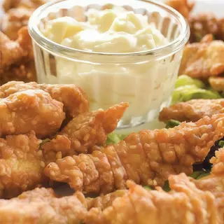 Pui crispy cu sos de maioneză şi usturoi făcut în casă /250gr