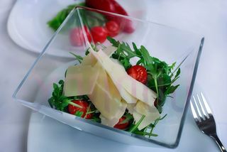 Salată rucola cu roşii cherry şi parmezan /200gr